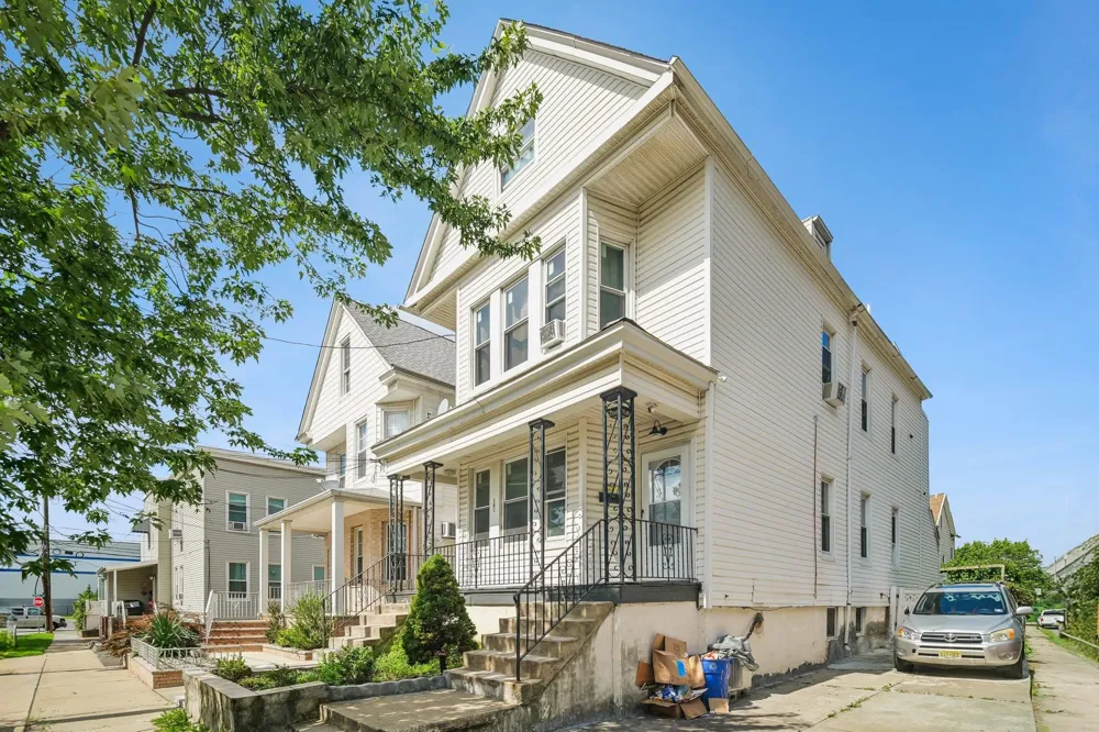 181 W 4TH ST Bayonne, NJ 07002