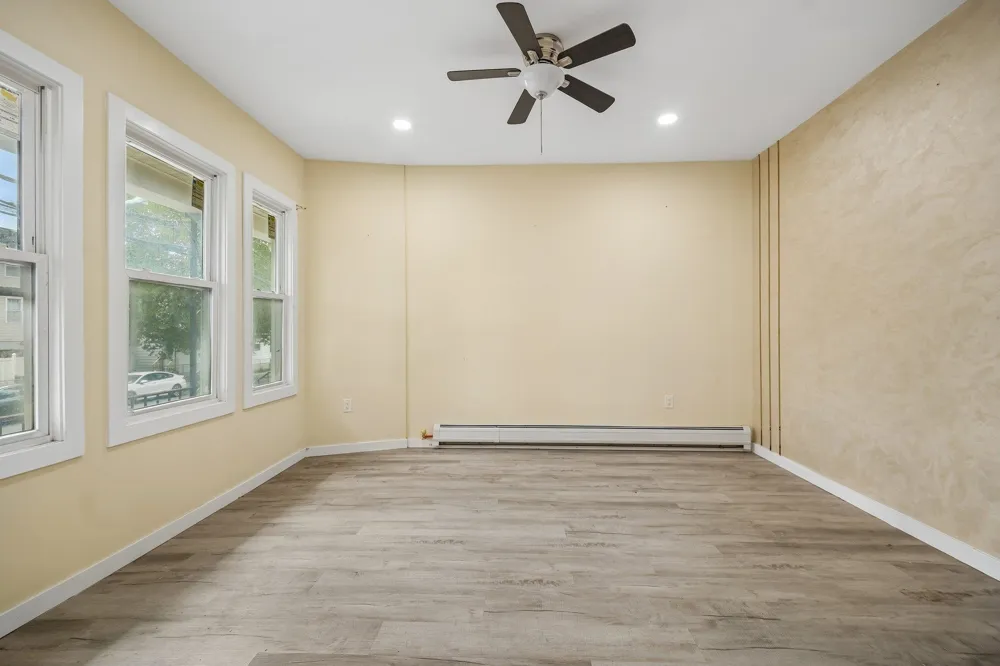 181 W 4TH ST Bayonne, NJ 07002