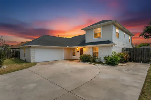 2124 Brentwood Lane