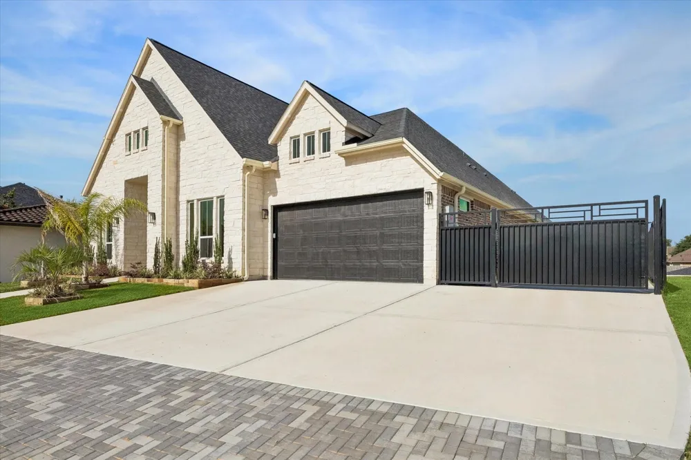 620 Appia Drive Kemah, TX 77565