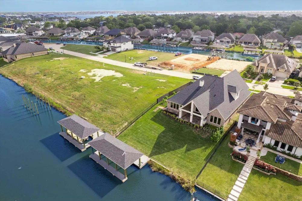 620 Appia Drive Kemah, TX 77565