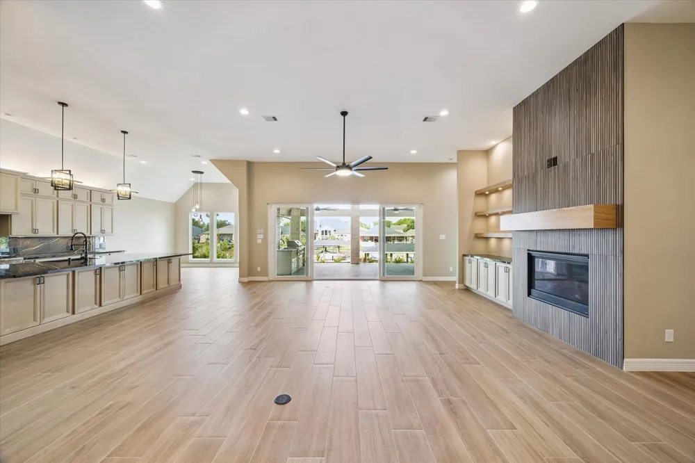 620 Appia Drive Kemah, TX 77565