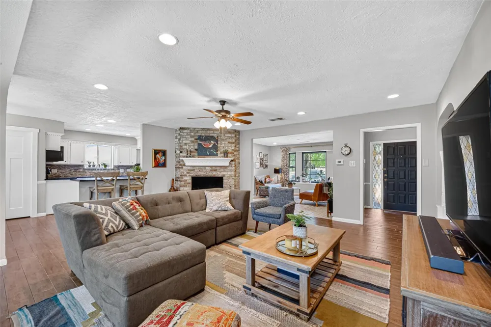 4114 Willow Hill Drive Seabrook, TX 77586