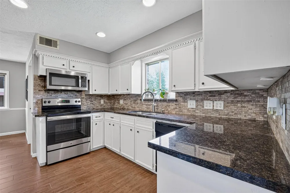 4114 Willow Hill Drive Seabrook, TX 77586