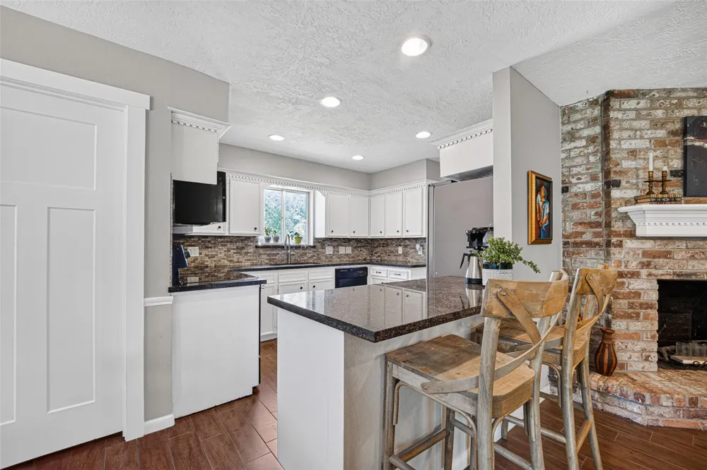 4114 Willow Hill Drive Seabrook, TX 77586