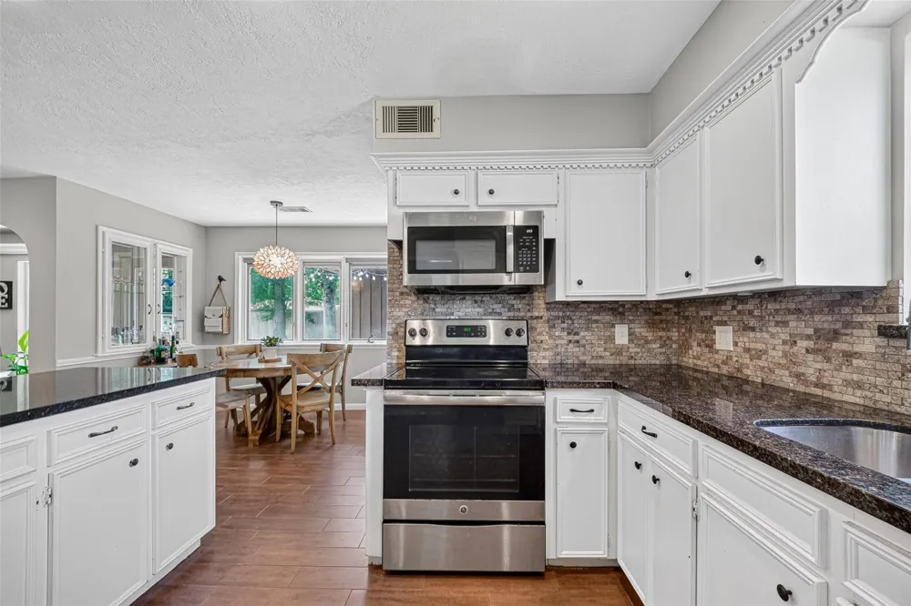 4114 Willow Hill Drive Seabrook, TX 77586