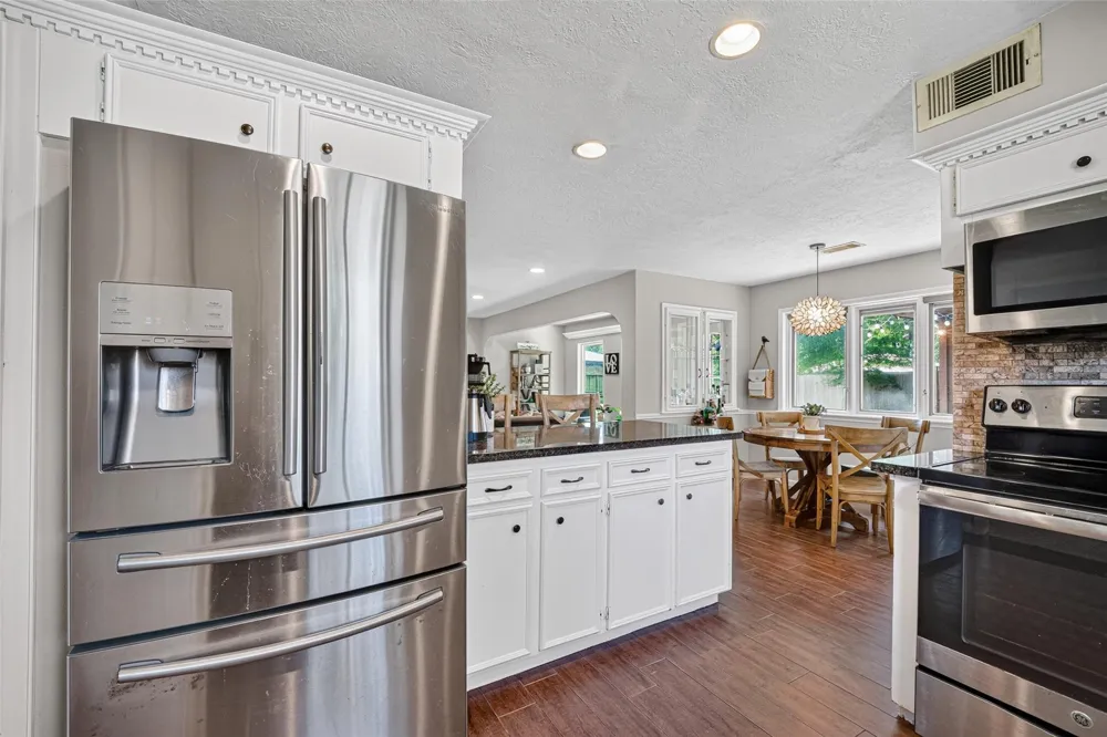4114 Willow Hill Drive Seabrook, TX 77586