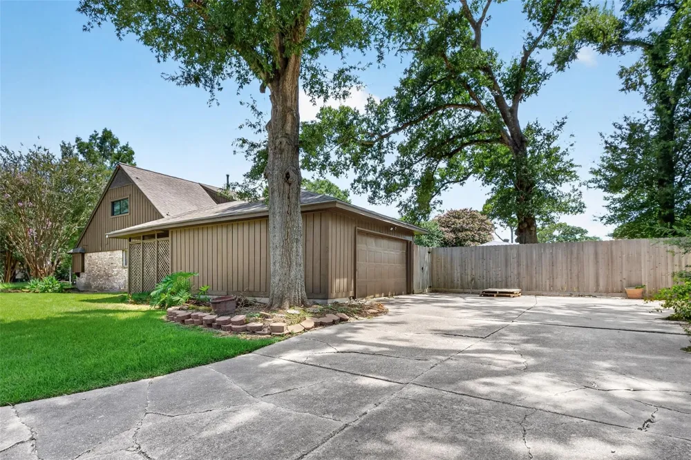 4114 Willow Hill Drive Seabrook, TX 77586