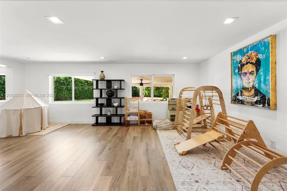 21000 NE 18th Ct Miami, FL 33179