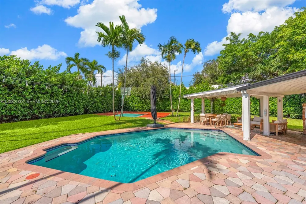 21000 NE 18th Ct Miami, FL 33179