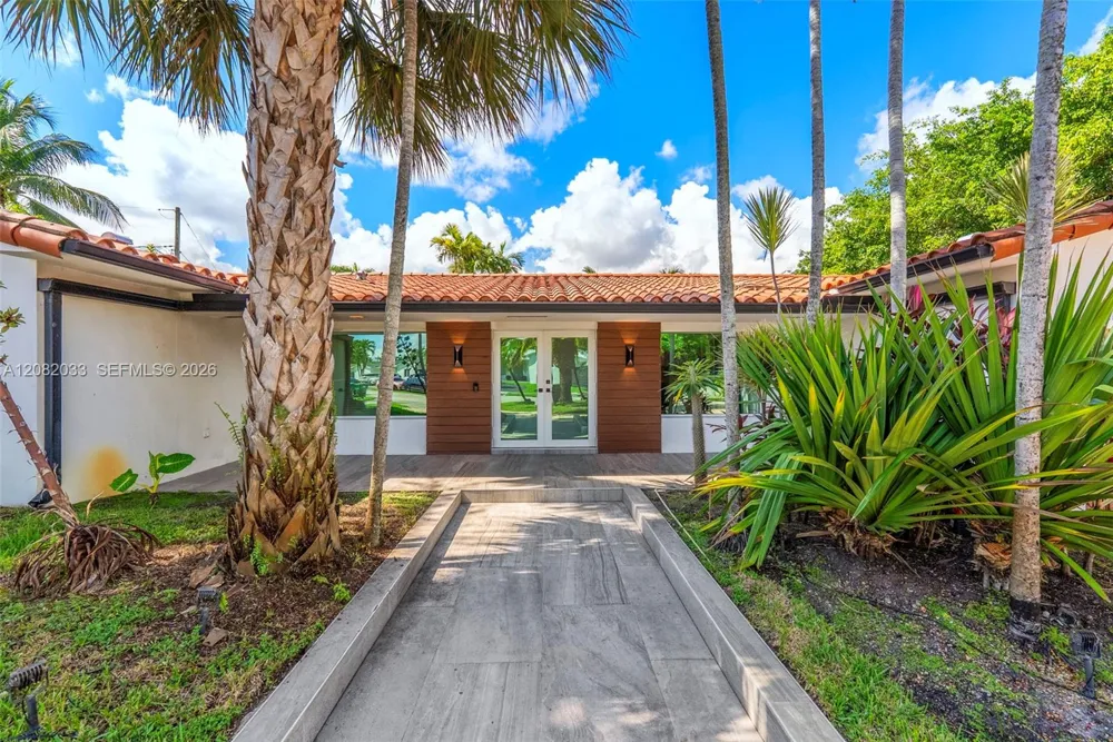 21000 NE 18th Ct Miami, FL 33179