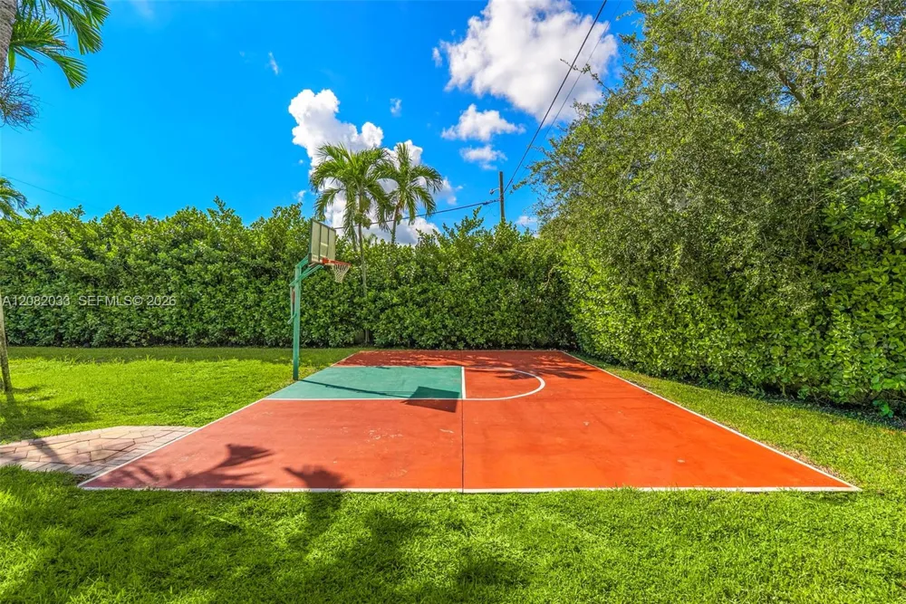 21000 NE 18th Ct Miami, FL 33179