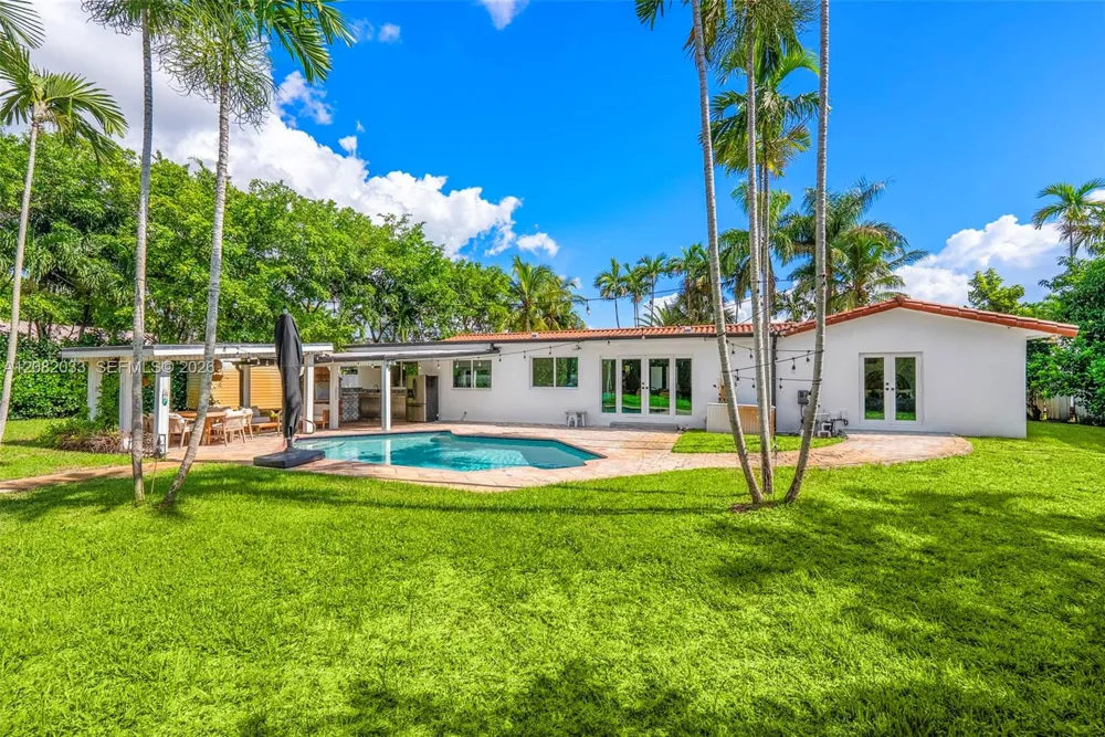 21000 NE 18th Ct Miami, FL 33179