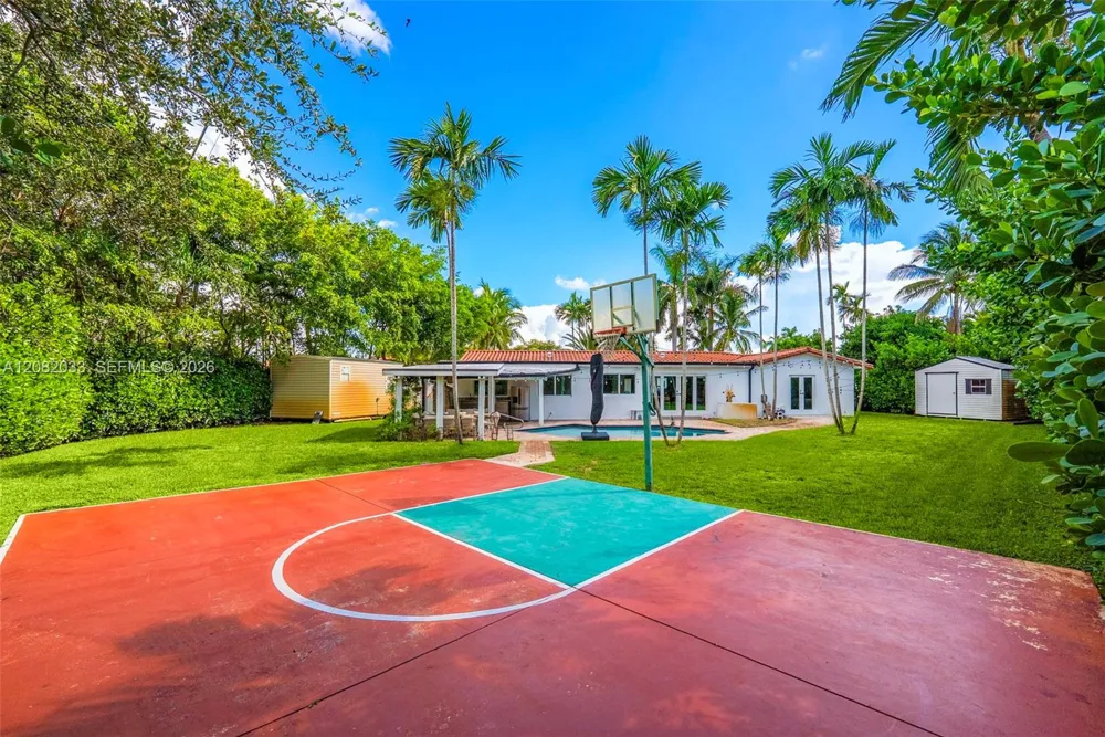 21000 NE 18th Ct Miami, FL 33179