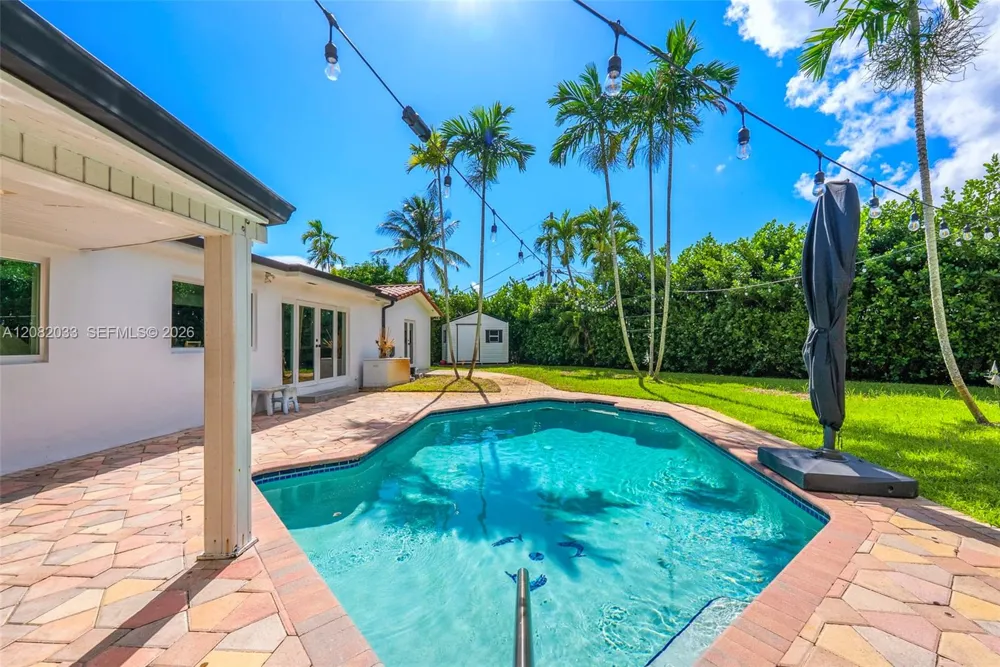 21000 NE 18th Ct Miami, FL 33179
