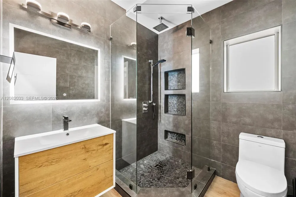 21000 NE 18th Ct Miami, FL 33179