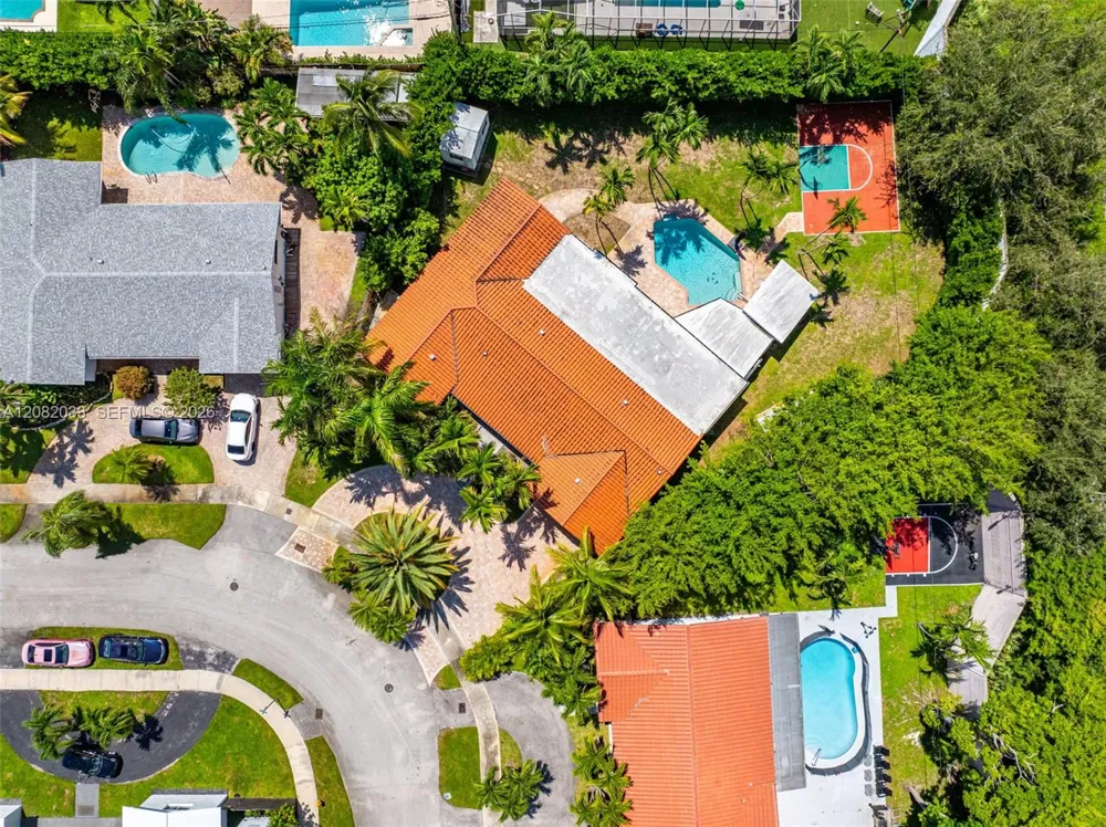 21000 NE 18th Ct Miami, FL 33179