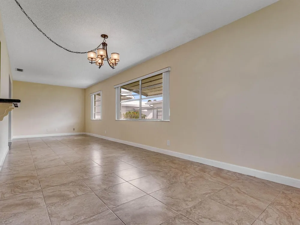 2016 SW Golf Lane SW Boynton Beach, FL 33426