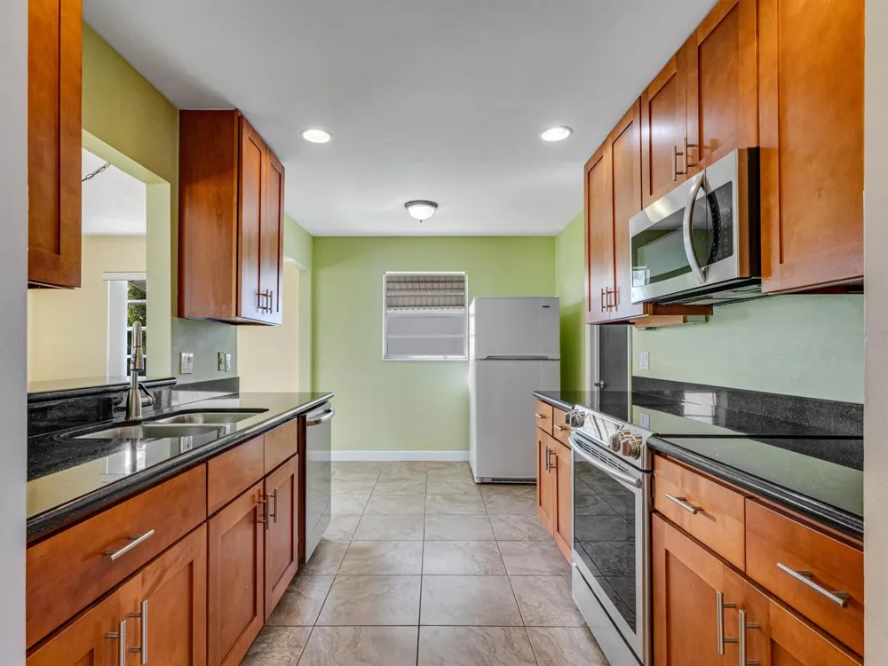 2016 SW Golf Lane SW Boynton Beach, FL 33426