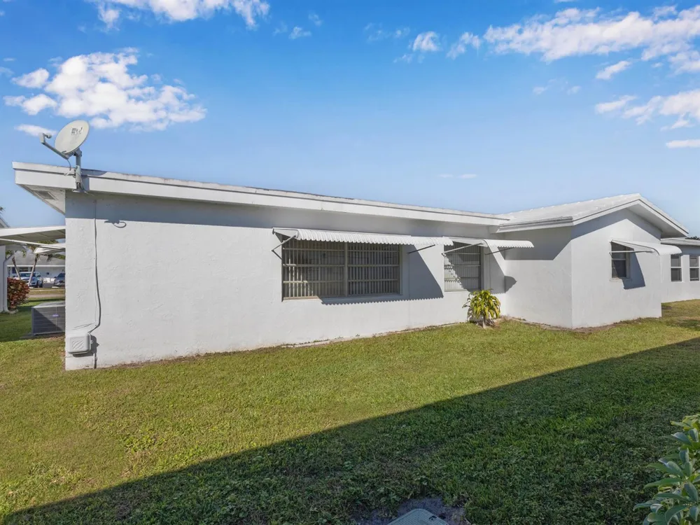2016 SW Golf Lane SW Boynton Beach, FL 33426