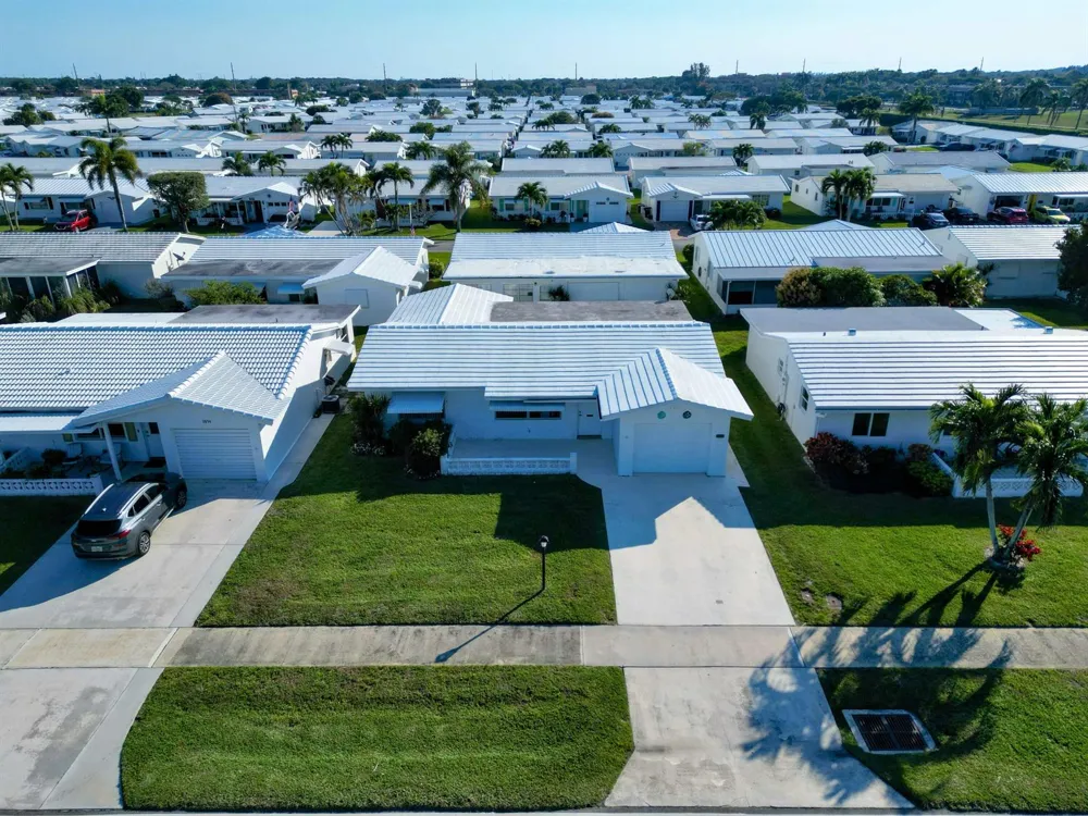 2016 SW Golf Lane SW Boynton Beach, FL 33426