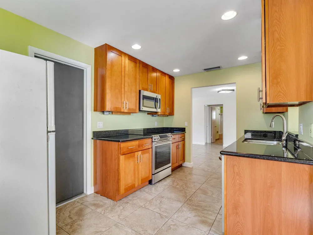2016 SW Golf Lane SW Boynton Beach, FL 33426