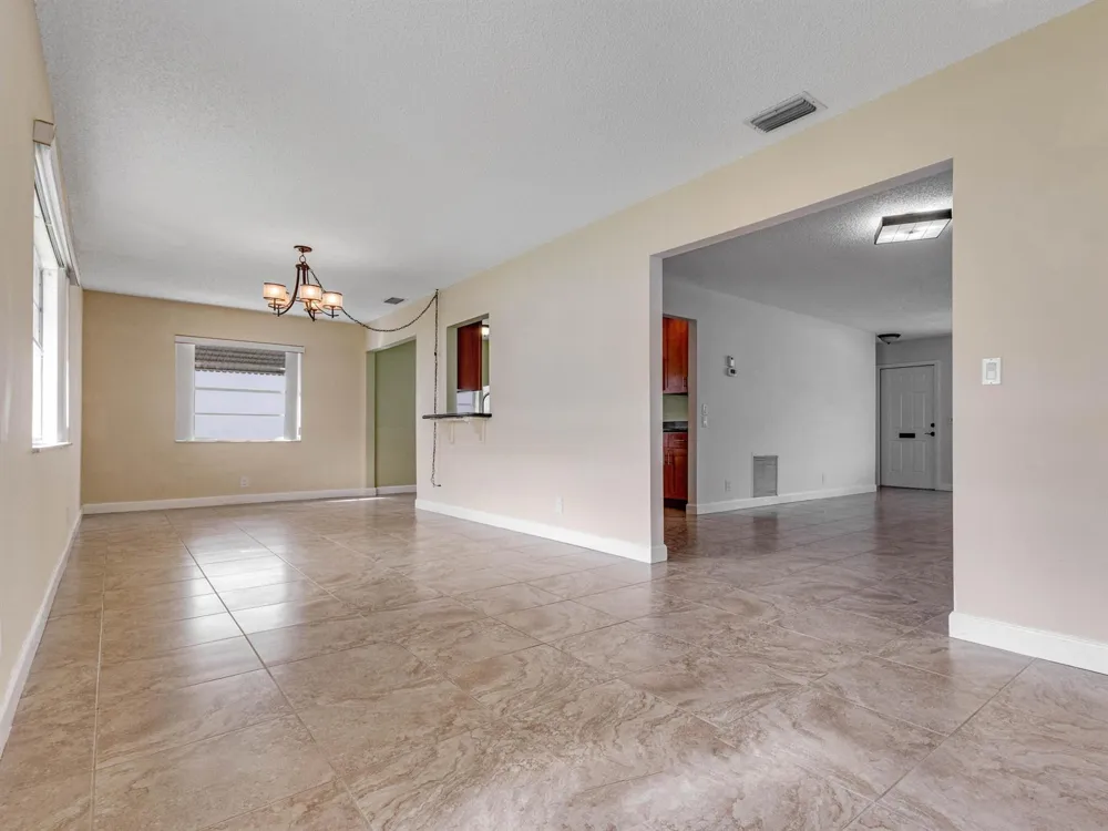 2016 SW Golf Lane SW Boynton Beach, FL 33426