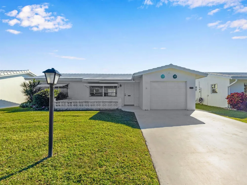 2016 SW Golf Lane SW Boynton Beach, FL 33426