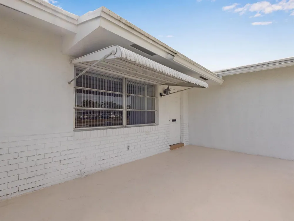 2016 SW Golf Lane SW Boynton Beach, FL 33426