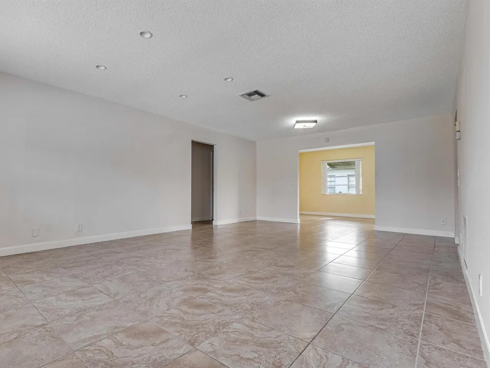 2016 SW Golf Lane SW Boynton Beach, FL 33426