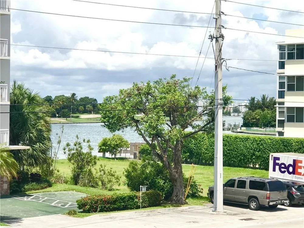 9271 W BAY HARBOR DRIVE #11 Bay Harbor Islands, FL 33154