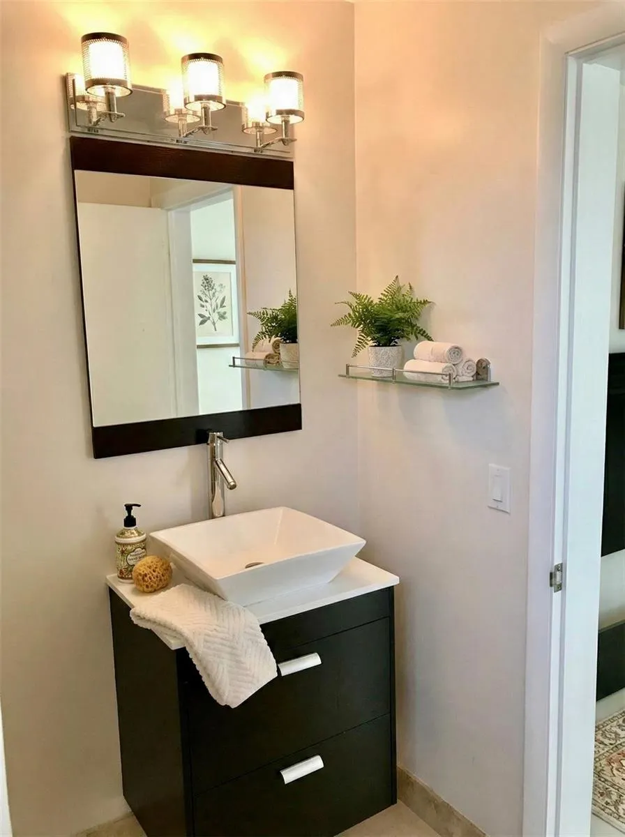 9271 W BAY HARBOR DRIVE #11 Bay Harbor Islands, FL 33154