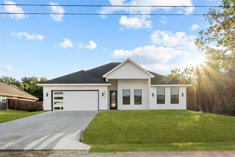 5815 Belaire Circle