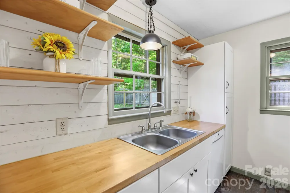 38 Nixon Terrace Asheville, NC 28805