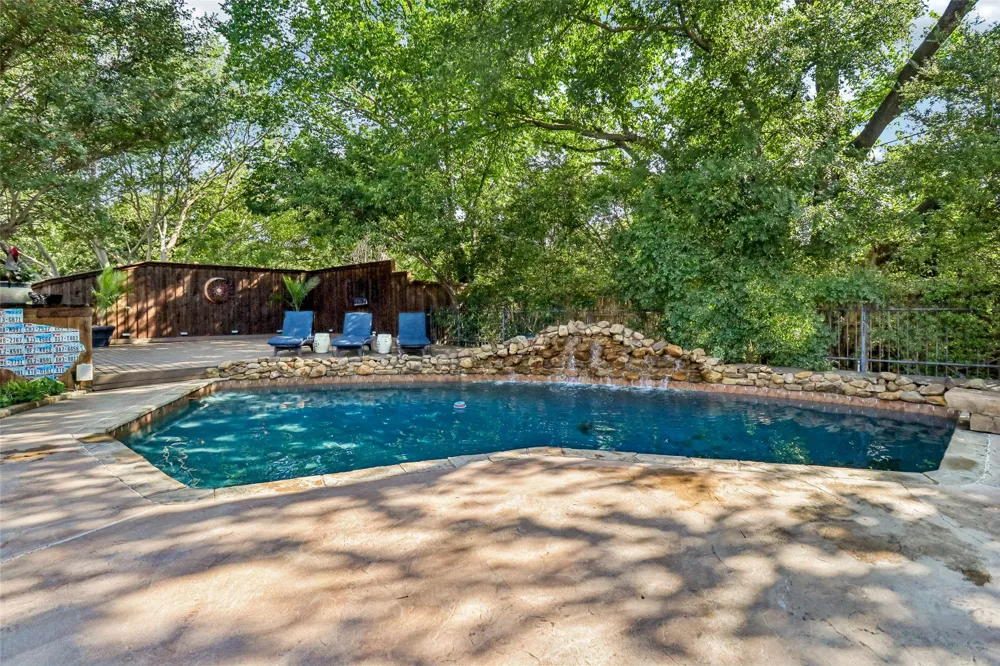 3720 Cripple Creek Court Bedford, TX 76021