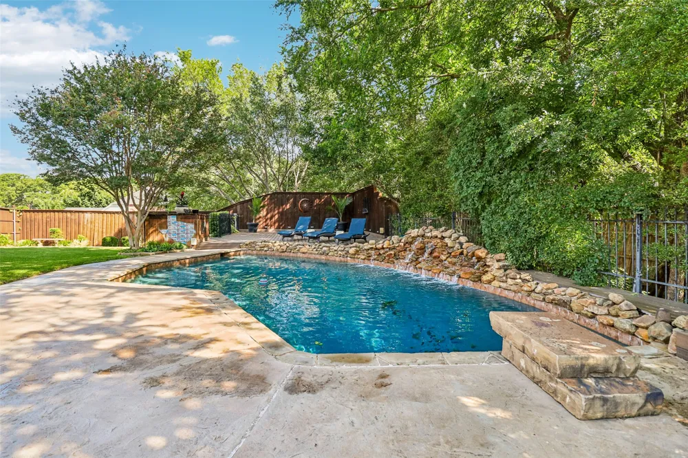 3720 Cripple Creek Court Bedford, TX 76021