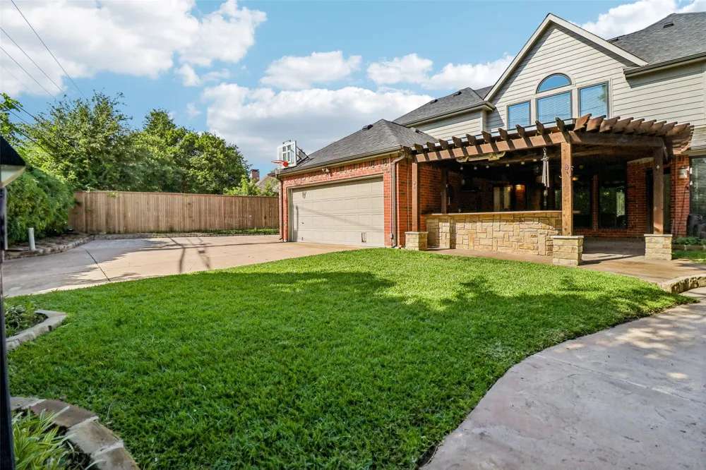 3720 Cripple Creek Court Bedford, TX 76021