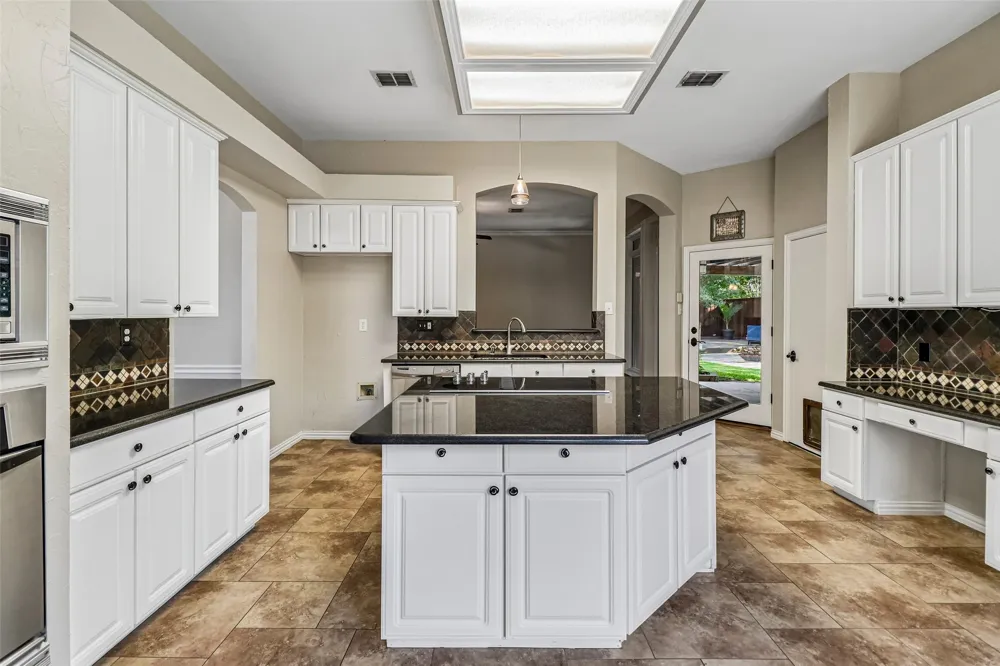 3720 Cripple Creek Court Bedford, TX 76021