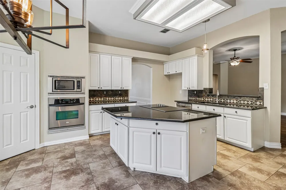 3720 Cripple Creek Court Bedford, TX 76021