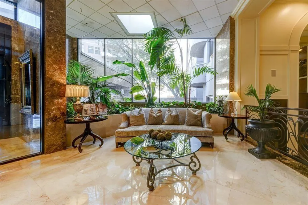 3525 Sage Road #513 Houston, TX 77056