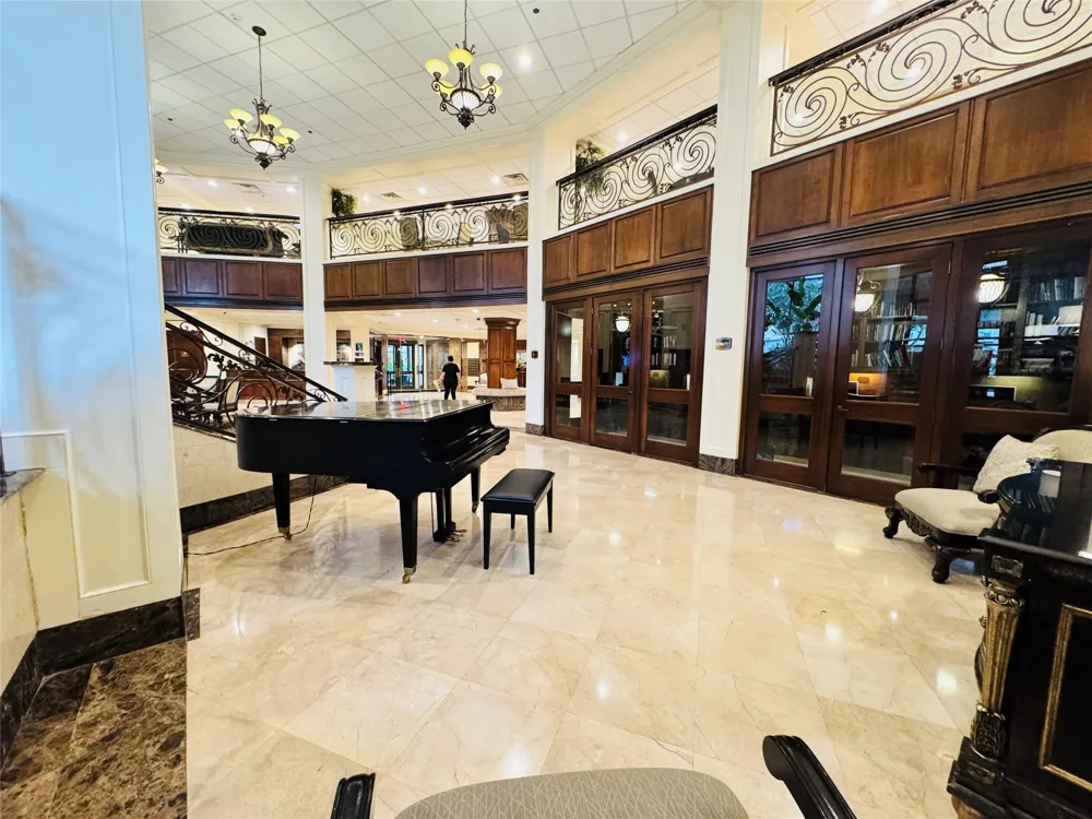 3525 Sage Road #513 Houston, TX 77056
