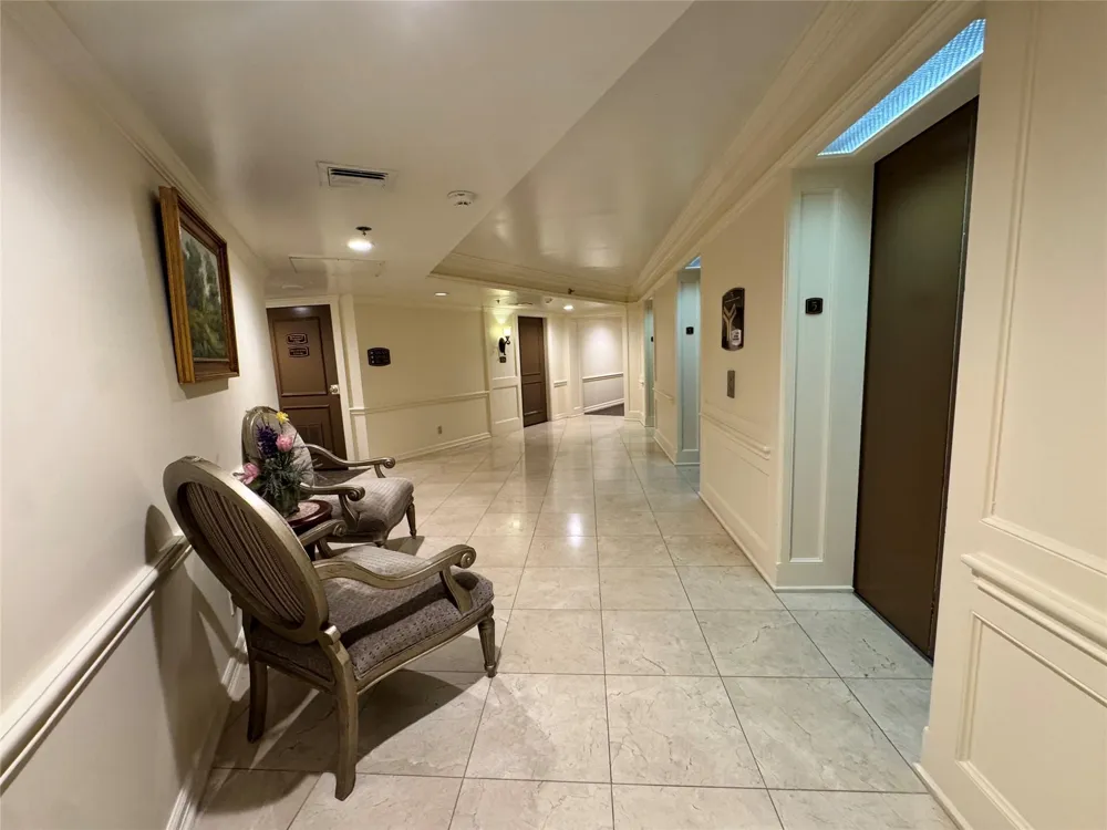 3525 Sage Road #513 Houston, TX 77056