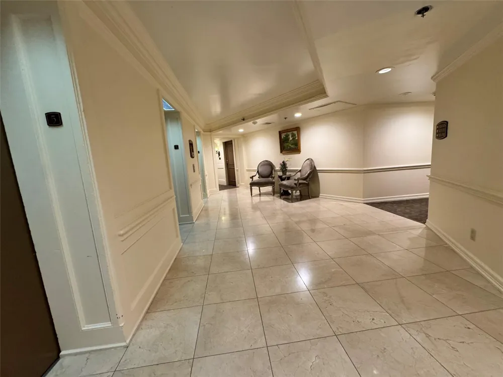 3525 Sage Road #513 Houston, TX 77056