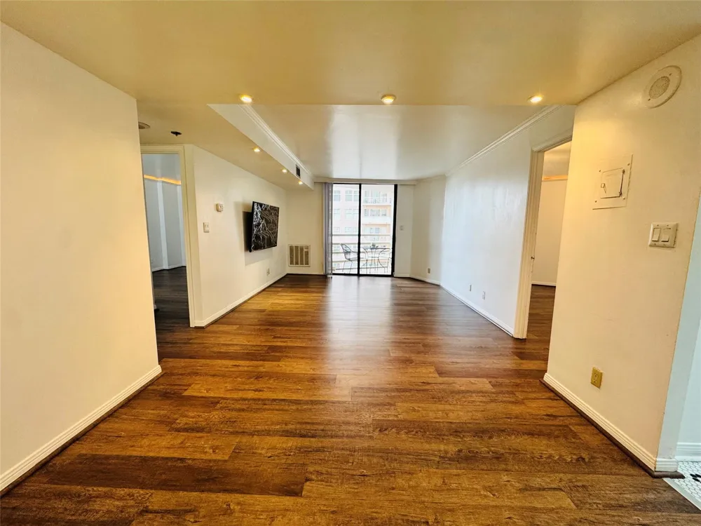 3525 Sage Road #513 Houston, TX 77056
