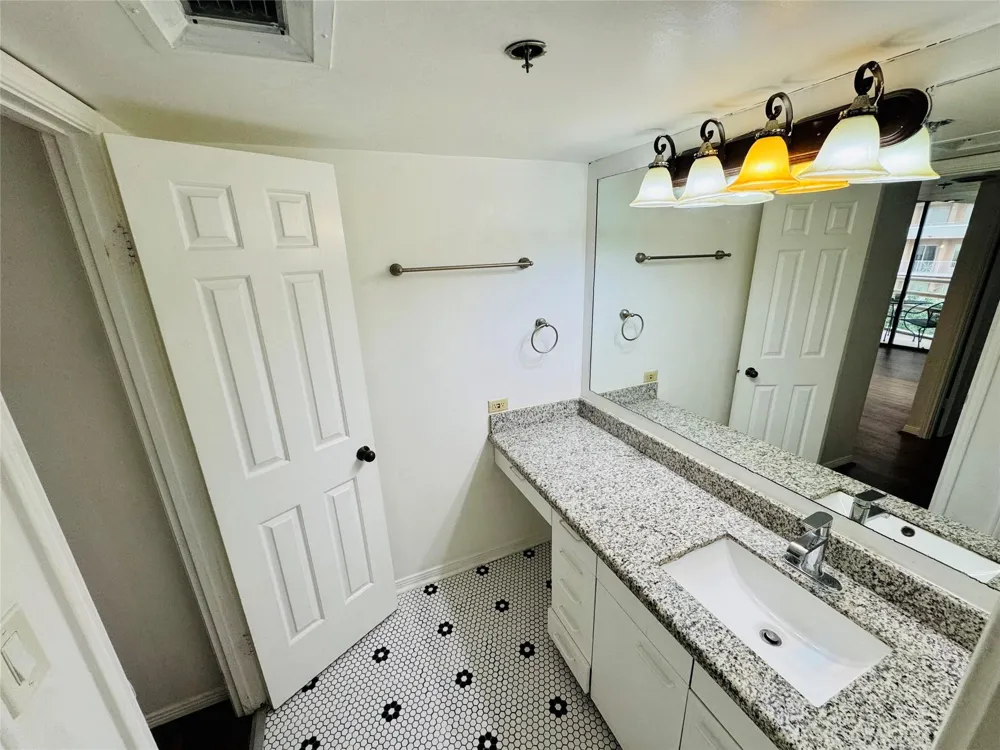 3525 Sage Road #513 Houston, TX 77056