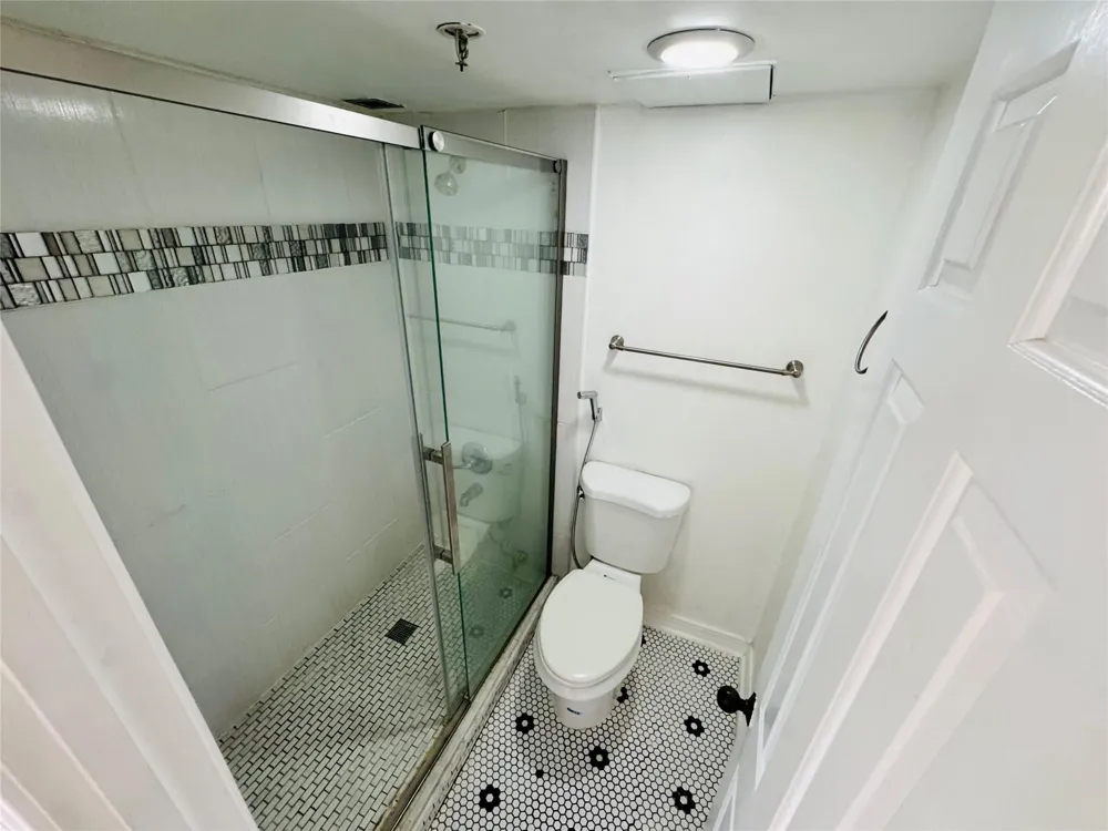 3525 Sage Road #513 Houston, TX 77056