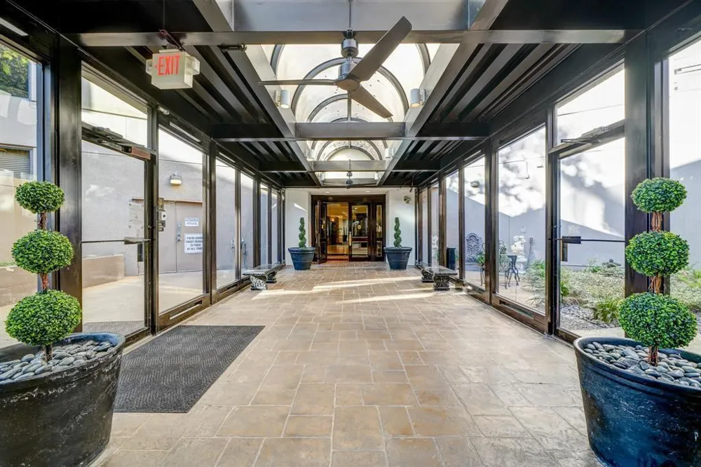 3525 Sage Road #513 Houston, TX 77056
