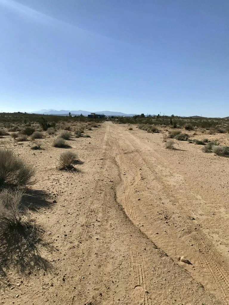 204 Avenida Del Sol Joshua Tree, CA 92252