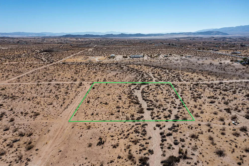 204 Avenida Del Sol Joshua Tree, CA 92252