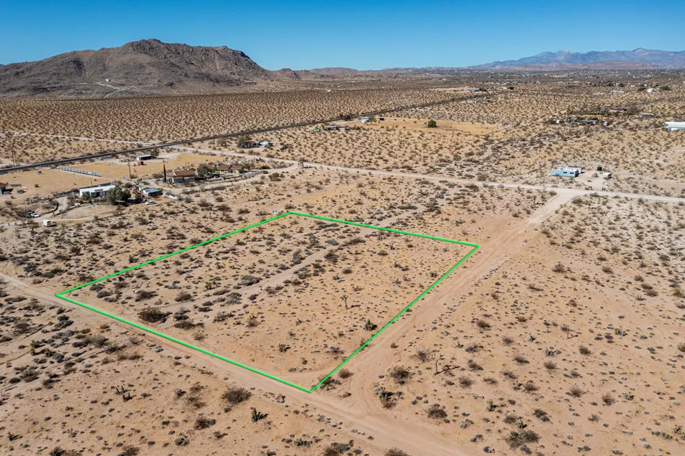 204 Avenida Del Sol Joshua Tree, CA 92252